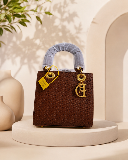 Luxury Textured Handbag with Shoulder Strap  image 0